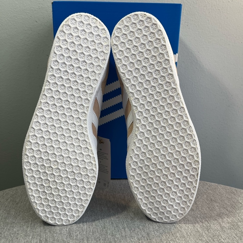 Adidas Classic Gazelle Suede Sneaker Halo Blush Women's Shoe Size 7.5 ID7006 - Picture 7 of 11